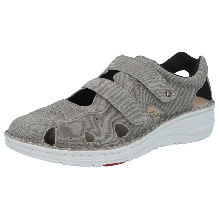 Открытые туфли LARENA